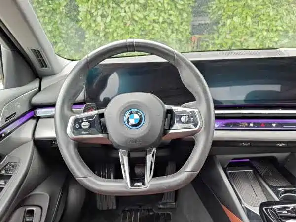 BMW i5 2024