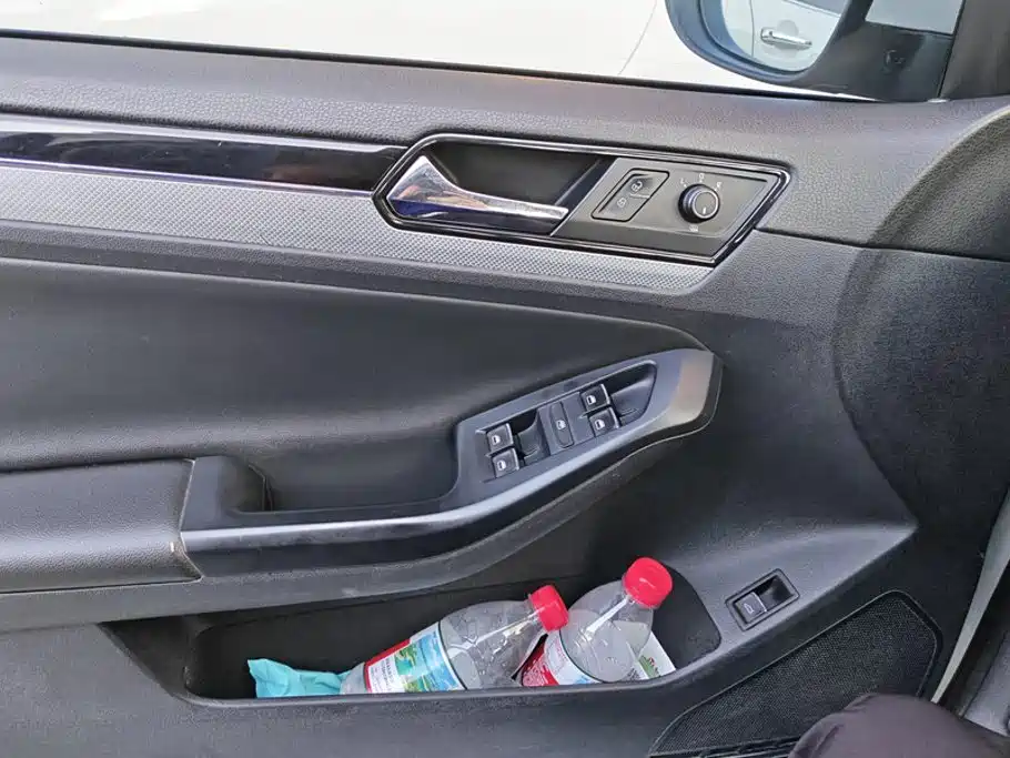 Volkswagen Sagitar 2015