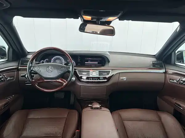 Mercedes-Benz S-Class 2010