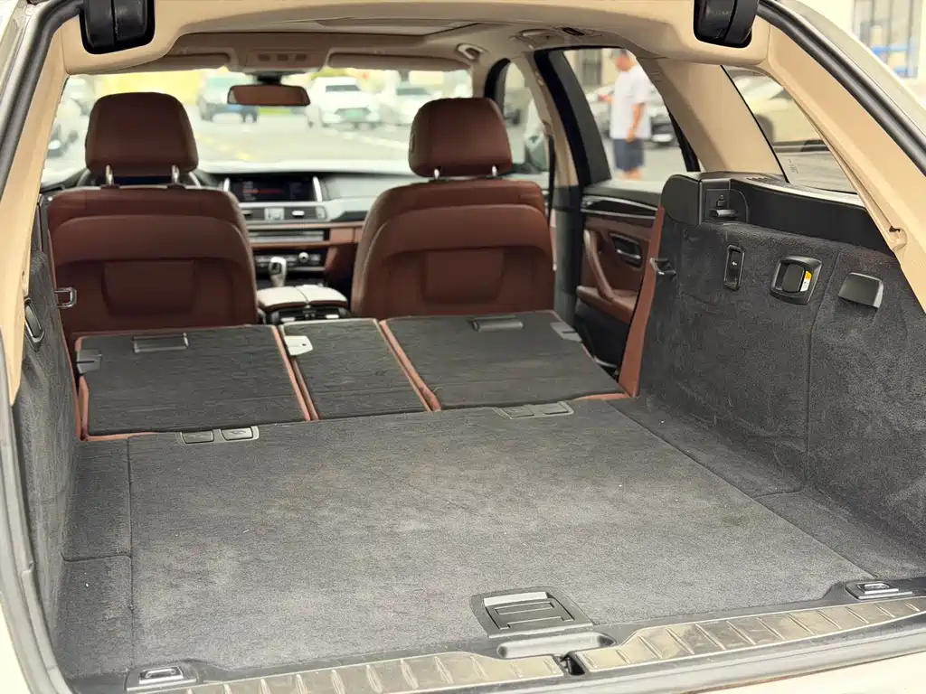 BMW 5 Series 2015 — фото 16