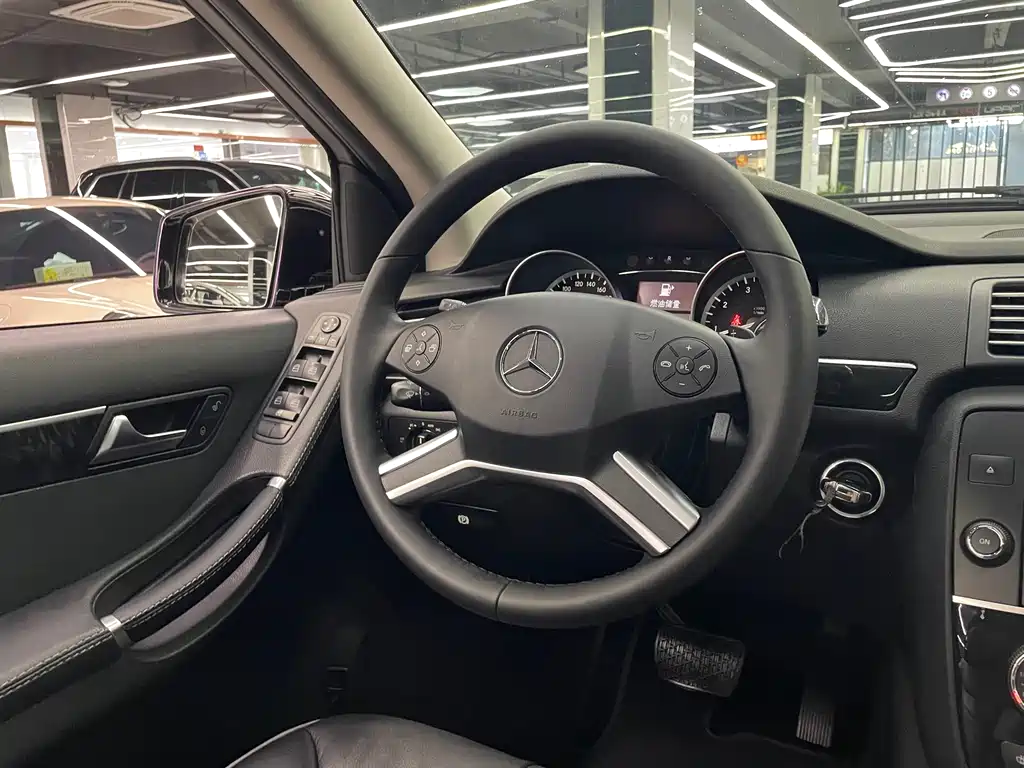 Mercedes-Benz R-Class 2017 — фото 13