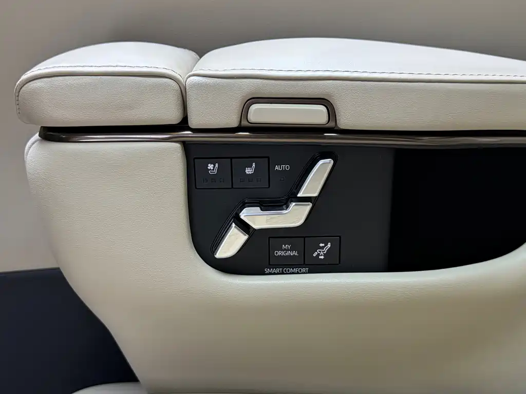 Toyota Alphard 2024 — фото 19