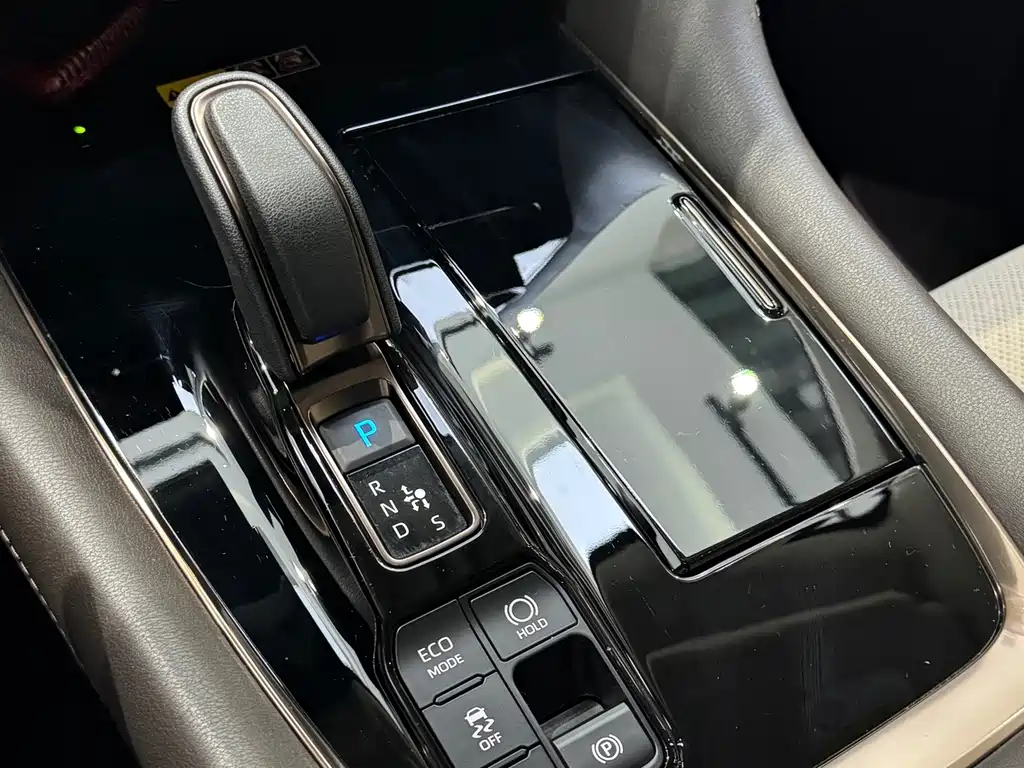Toyota Alphard 2024 — фото 11