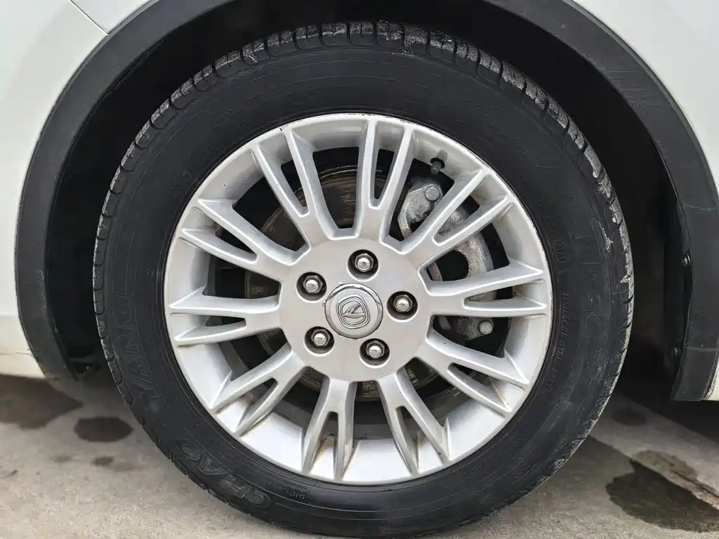 Changan Eado XT 2014 — фото 16