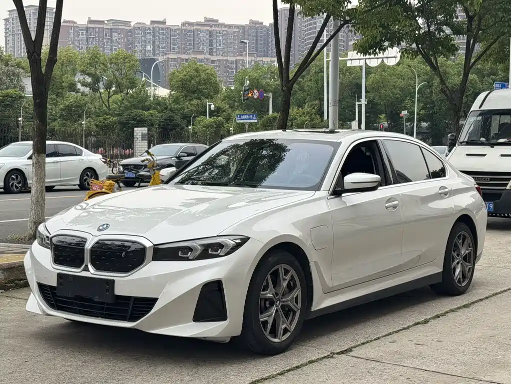 BMW i3 2024 — фото 1