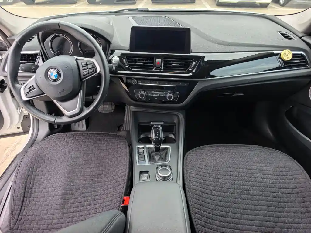 BMW 1 Series 2021 — фото 10