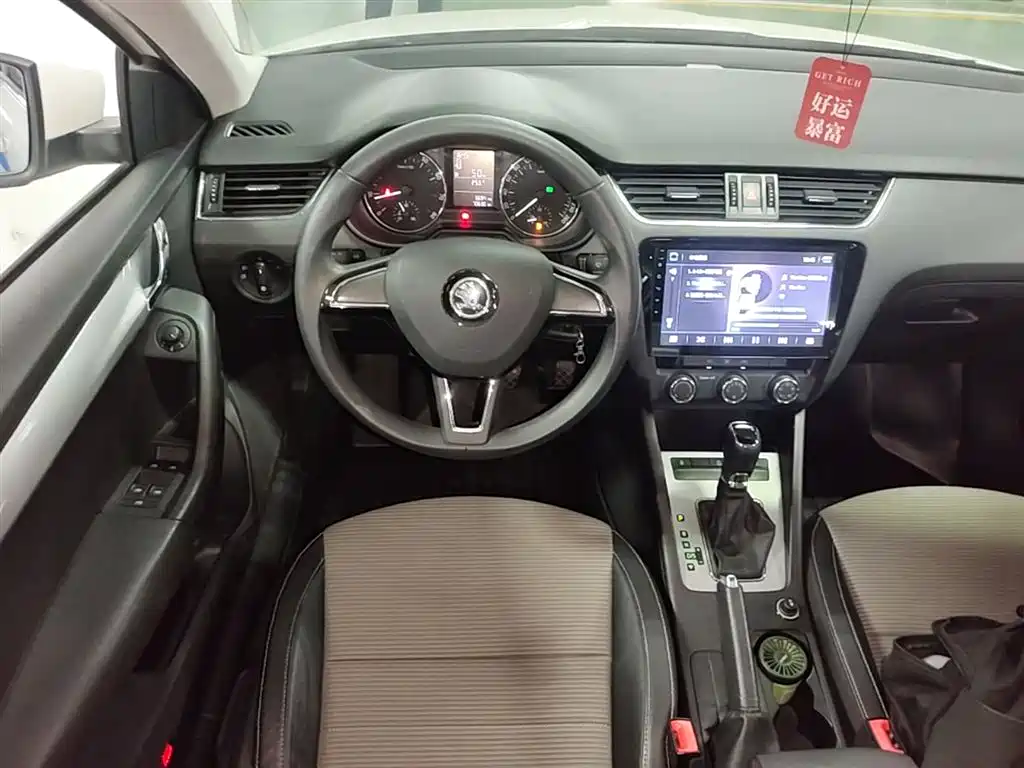 Skoda Octavia 2017 — фото 17