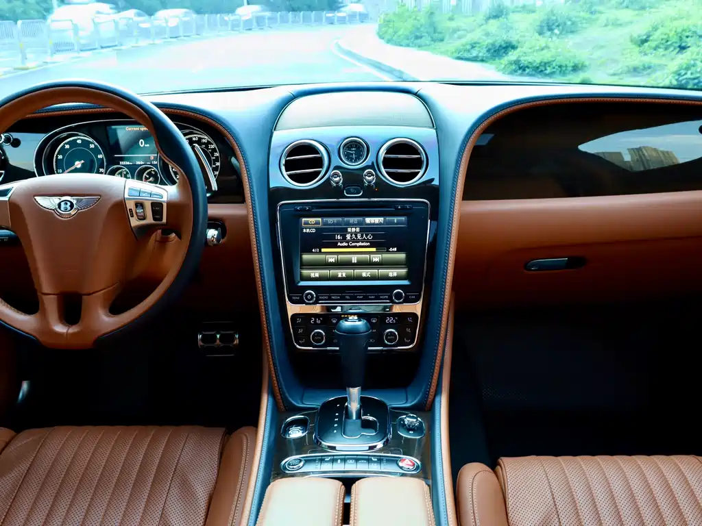 Bentley Flying Spur 2018 — фото 13