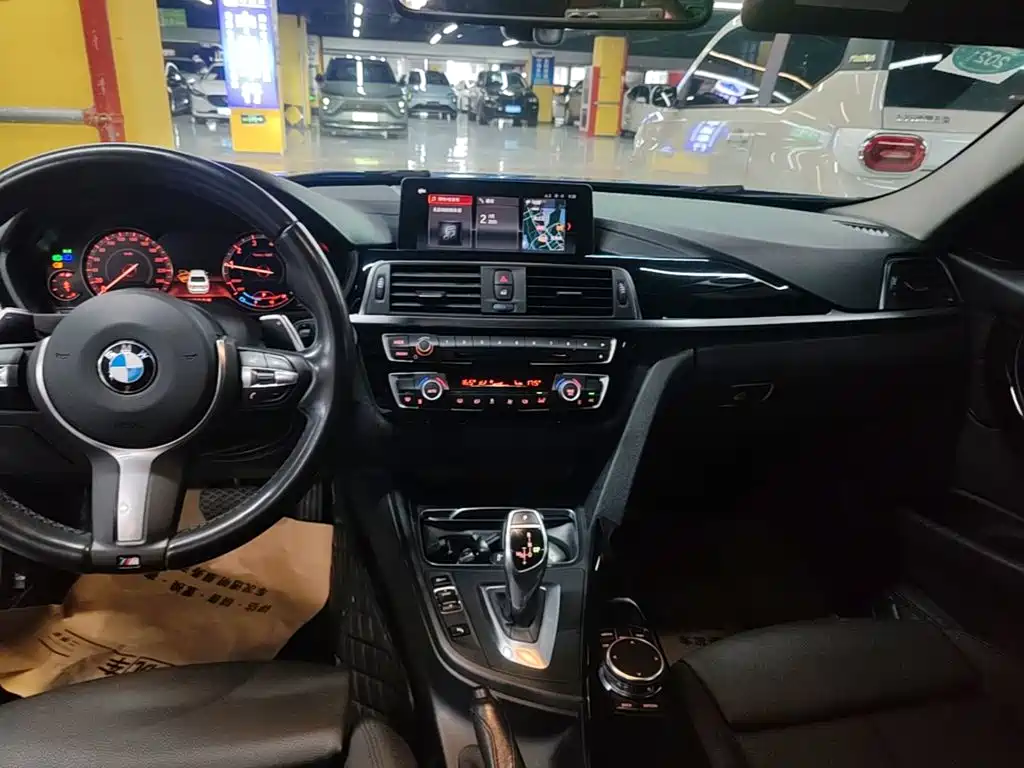 BMW 3 Series 2018 — фото 13