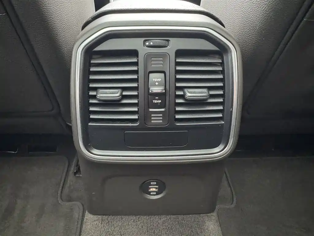 Porsche Macan 2018 — фото 17