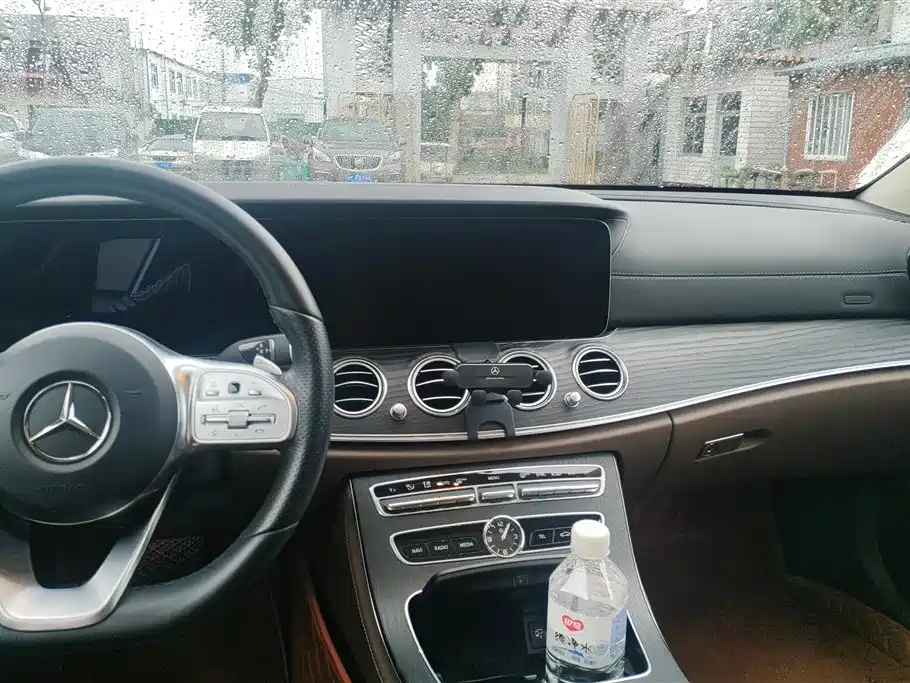 Mercedes-Benz E-Class 2019 — фото 13