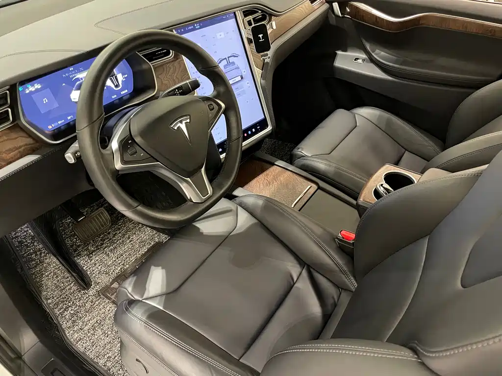 Tesla Model X 2017 — фото 8