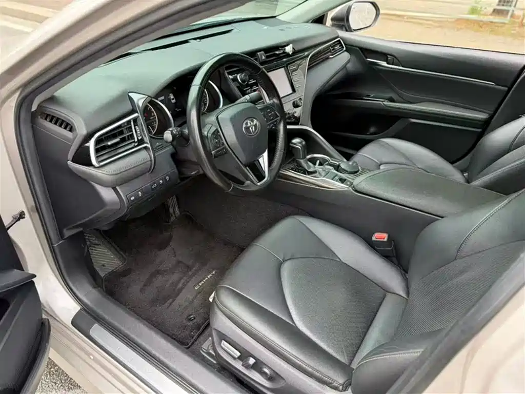 Toyota Camry 2019 — фото 15