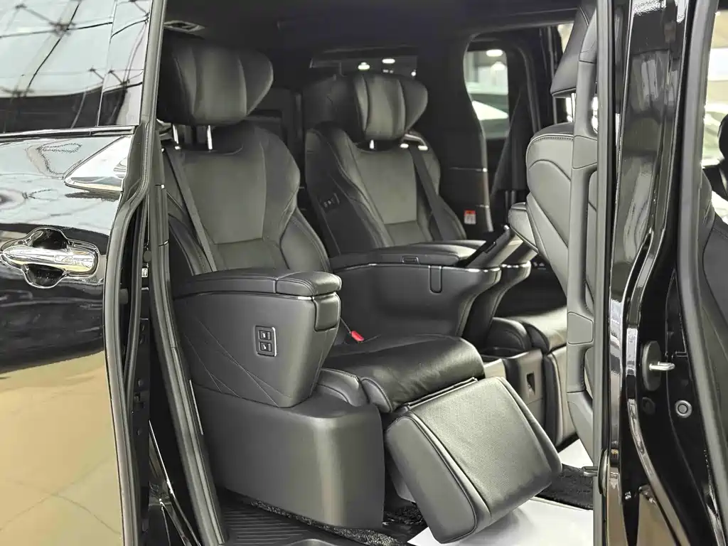 Toyota Alphard 2024 — фото 23