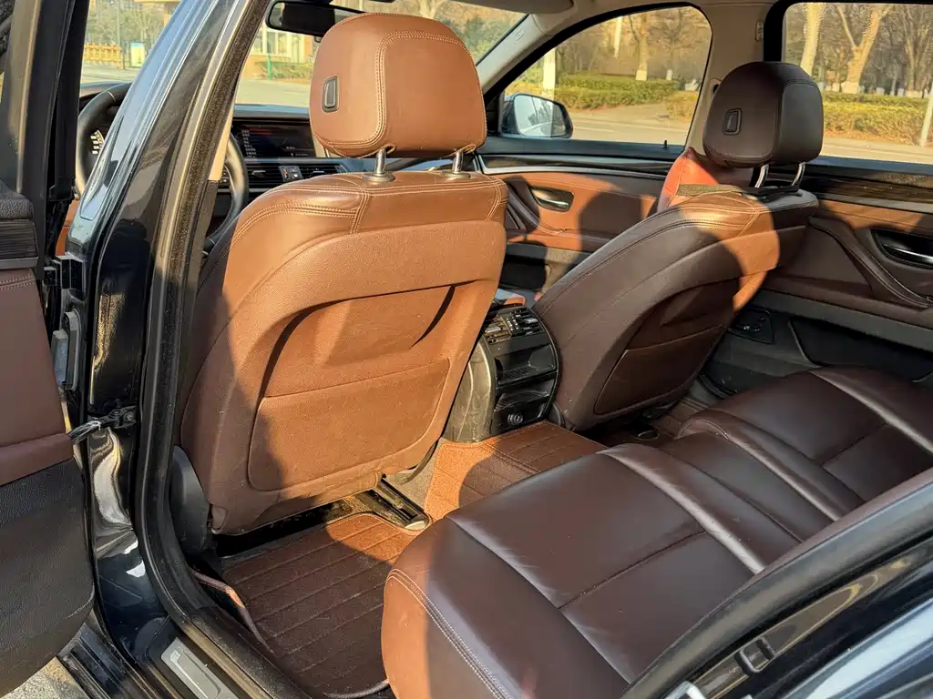 BMW 5 Series 2015 — фото 11
