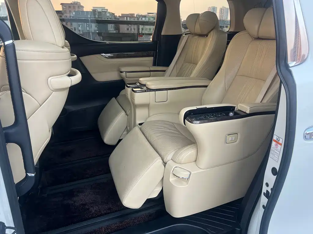 Toyota Alphard 2018 — фото 12