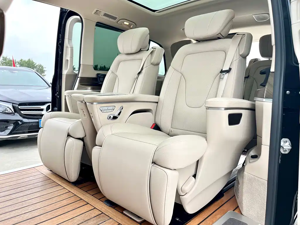 Mercedes-Benz V-Class 2022 — фото 11