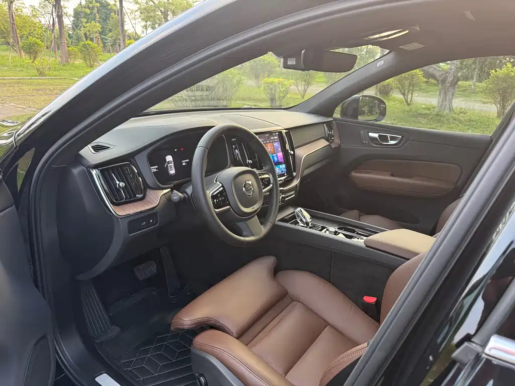 Volvo XC60 PHEV 2024 — фото 12