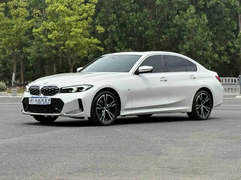 BMW 3 Series 2023 — фото 1