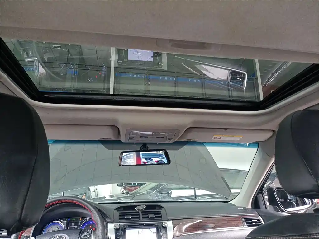 Toyota Camry 2017 — фото 15
