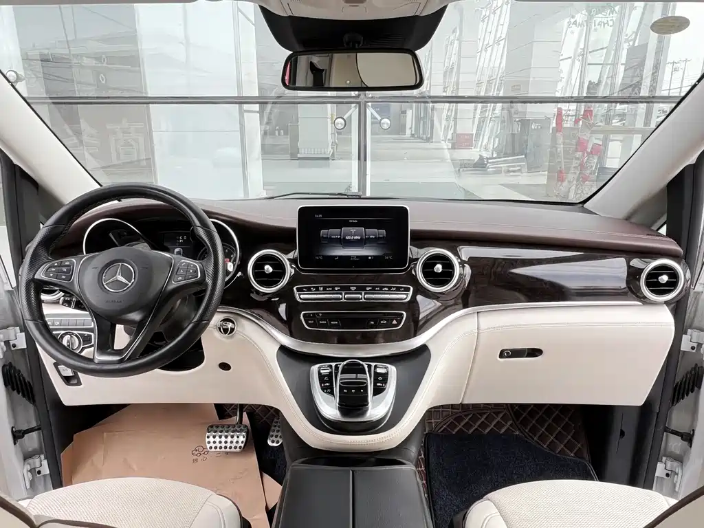 Mercedes-Benz V-Class 2020 — фото 11