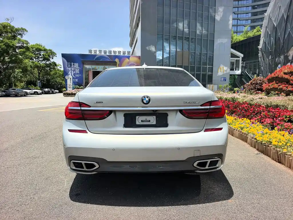 BMW 7 Series 2017 — фото 19