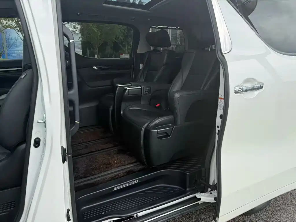 Toyota Vellfire 2022 — фото 6
