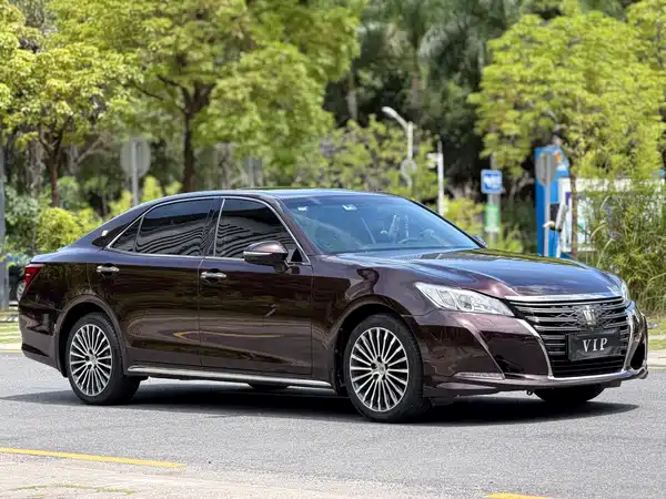 Toyota Crown 2018