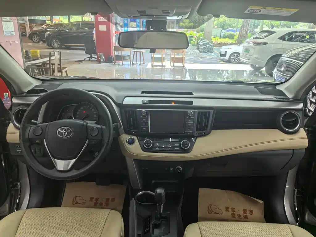 Toyota RAV4 2017 — фото 15