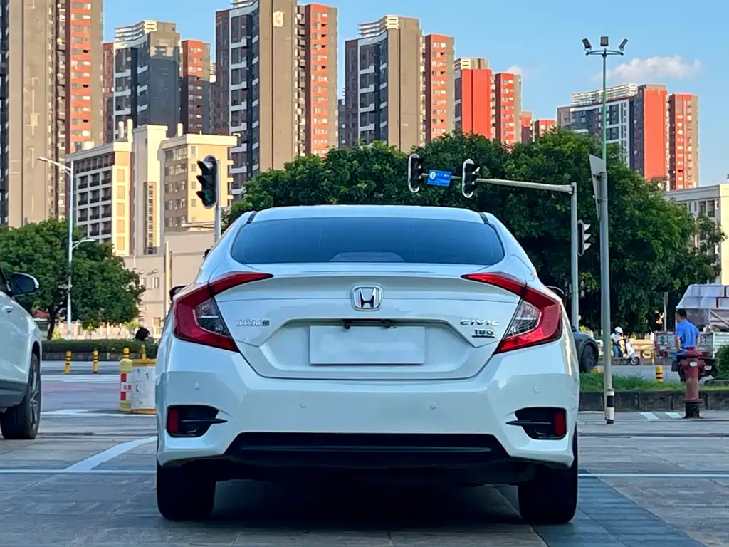 Honda Civic 2017 — фото 8
