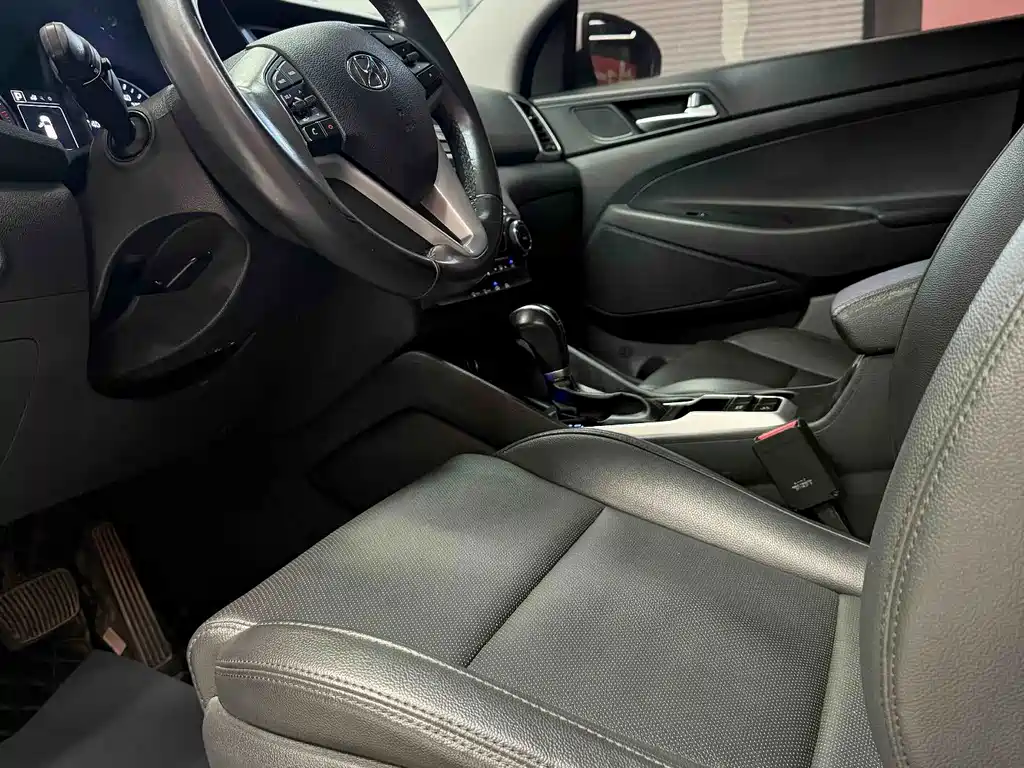 Hyundai Tucson 2017 — фото 8