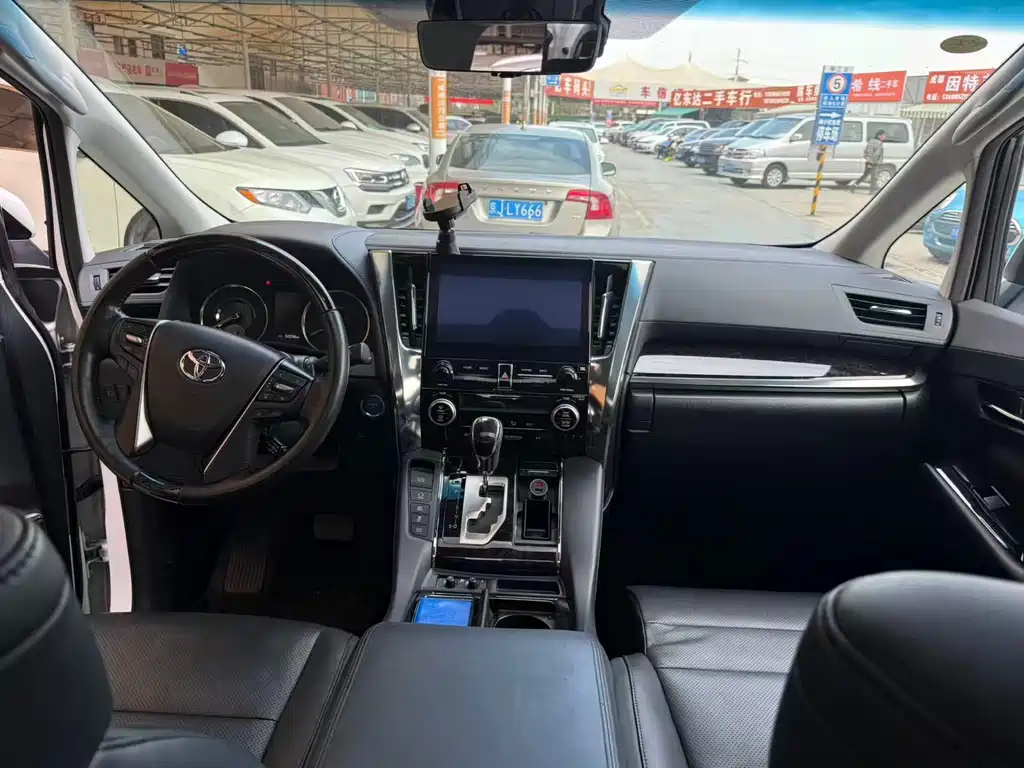 Toyota Vellfire 2022 — фото 8