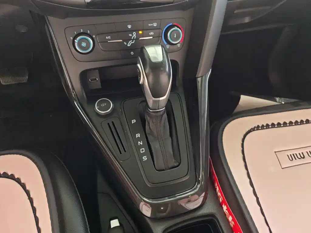 Ford Focus 2018 — фото 14