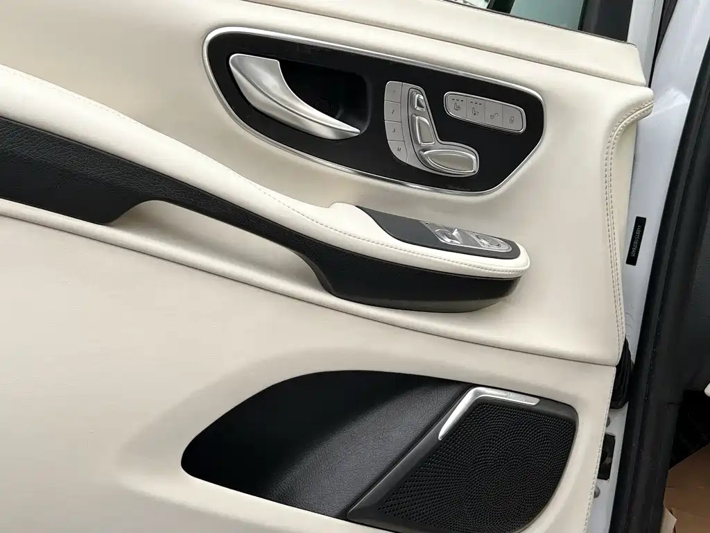 Mercedes-Benz V-Class 2020 — фото 18