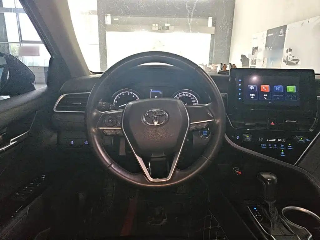 Toyota Camry 2023 — фото 11