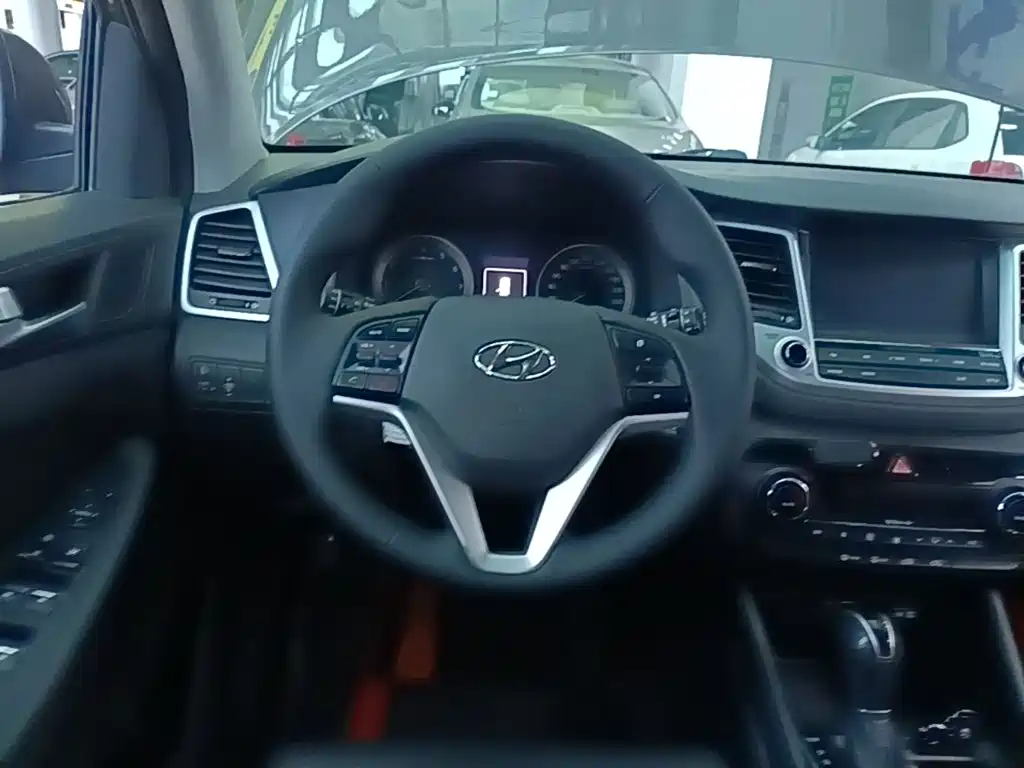 Hyundai Tucson 2017 — фото 11