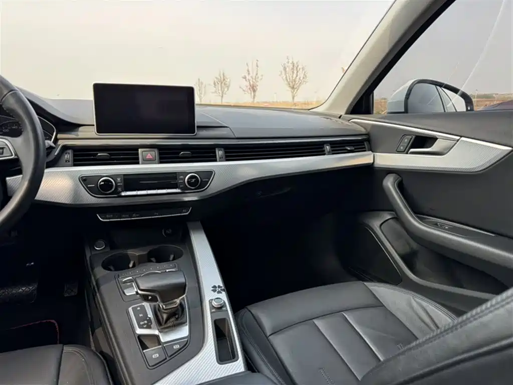 Audi A4L 2017 — фото 11