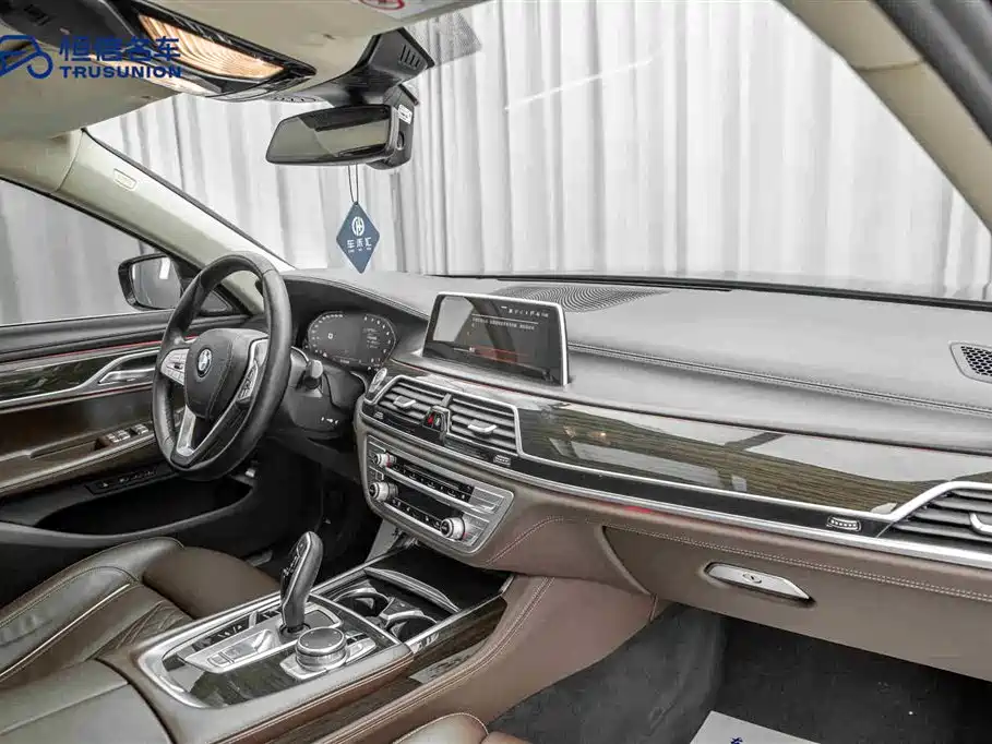 BMW 7 Series 2019 — фото 14