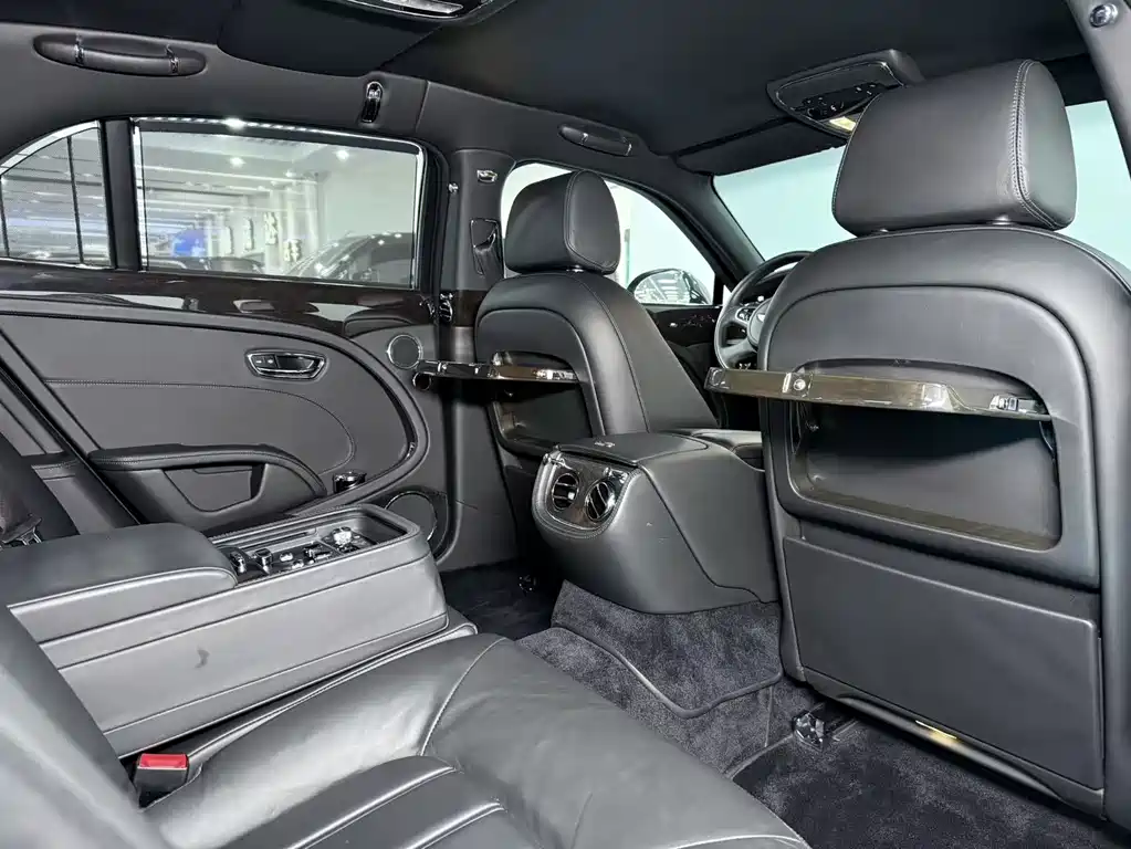 Bentley Mulsanne 2015 — фото 15
