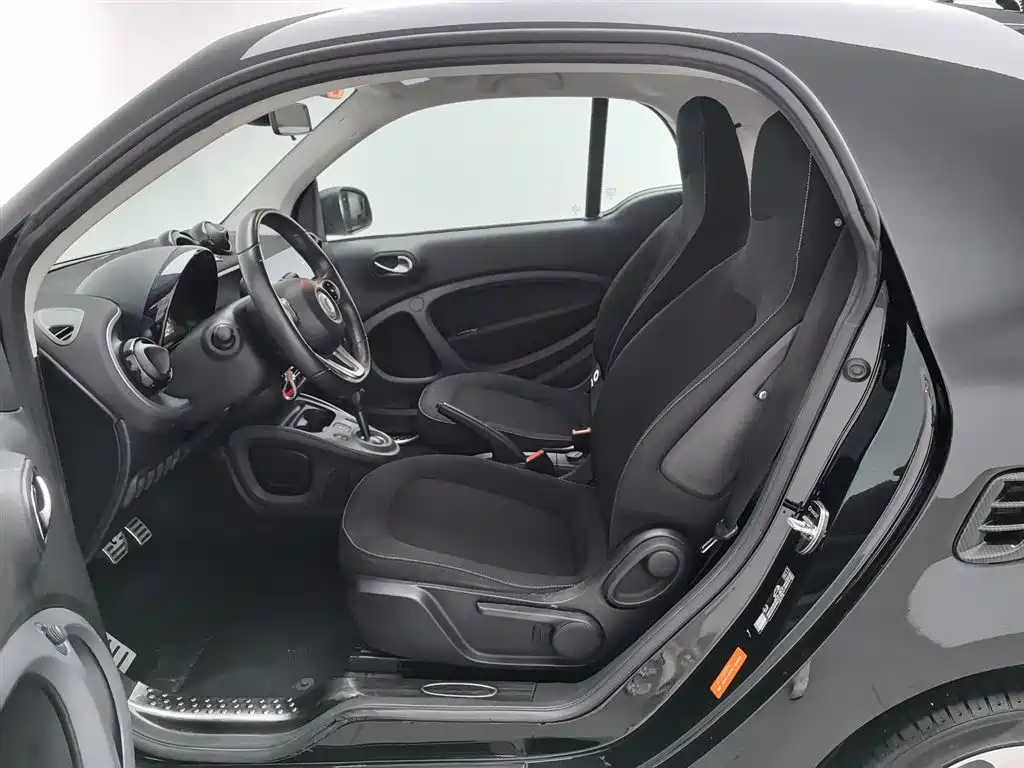 smart Fortwo 2018 — фото 10