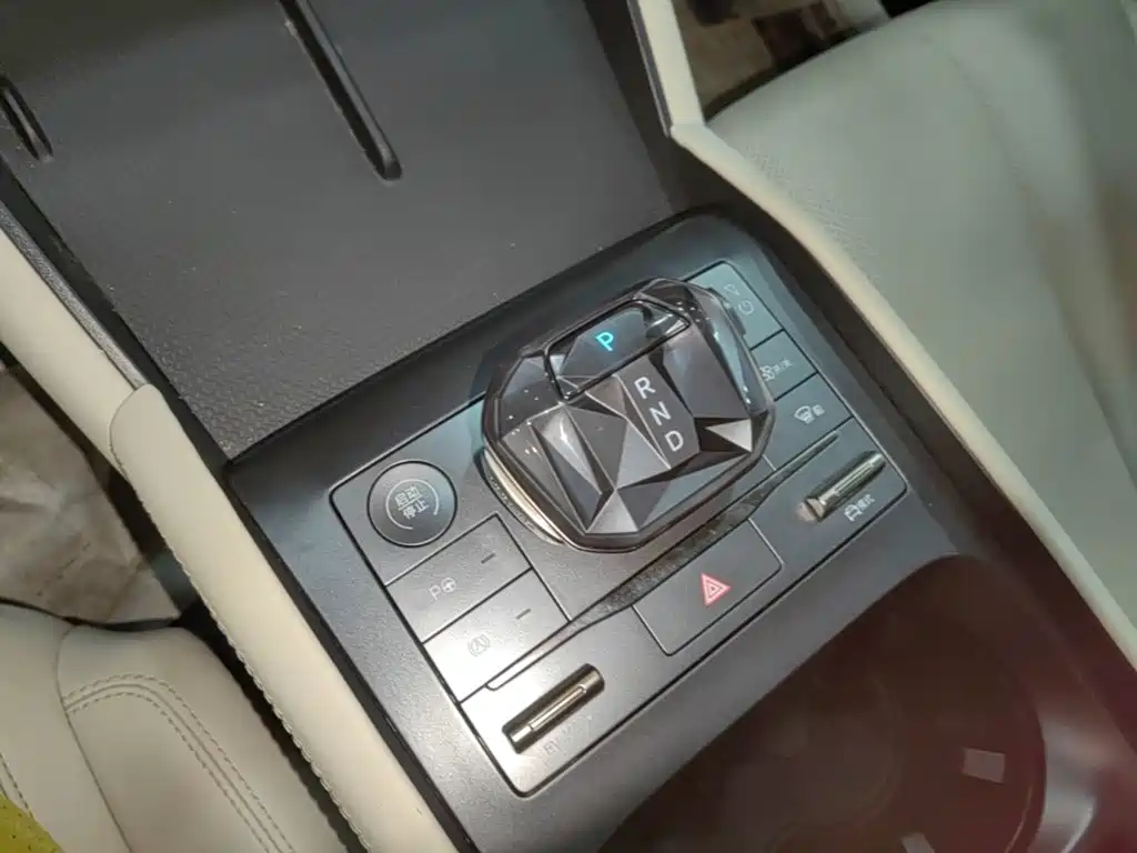 BYD Qin L 2025 — фото 14