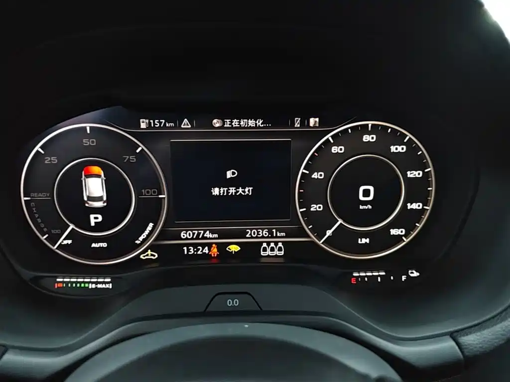 Audi Q2L e-tron 2020 — фото 12