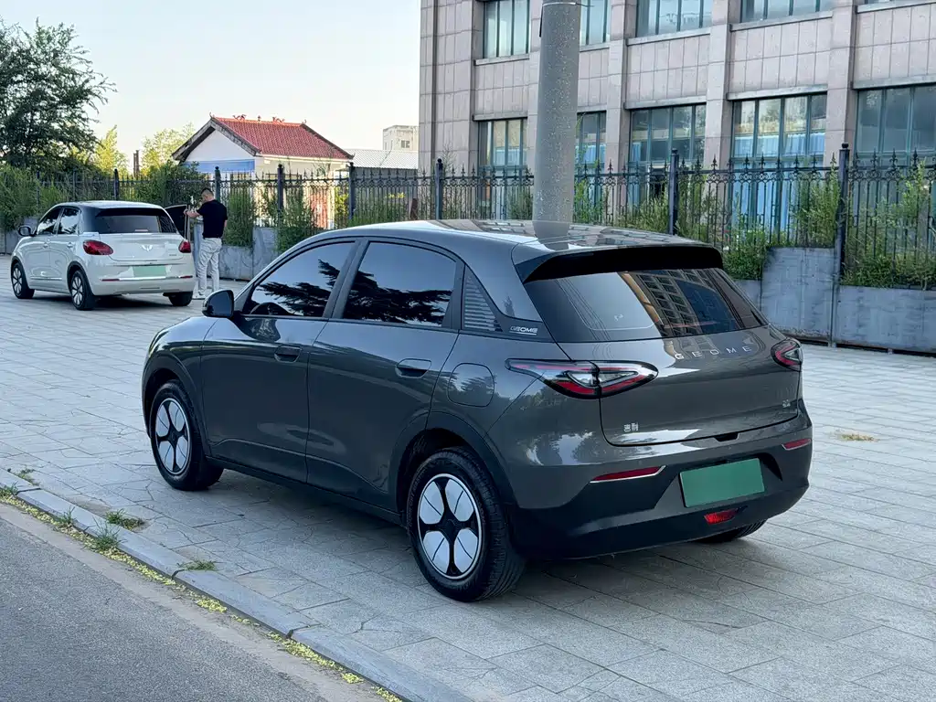 Geely Galaxy Starwish 2025 — фото 9