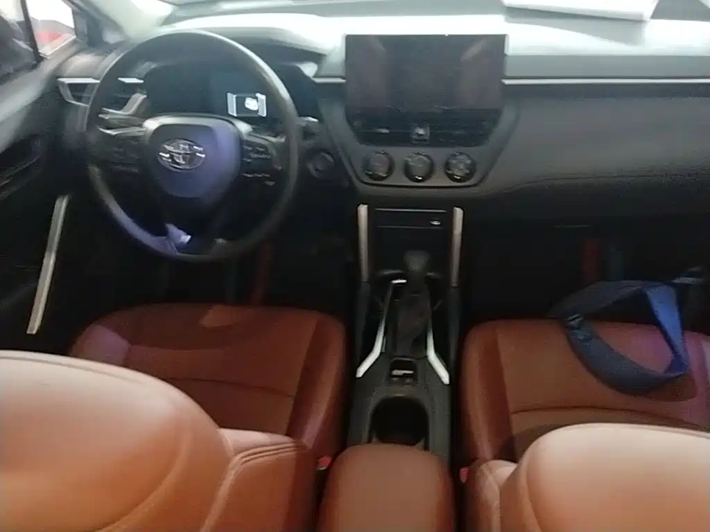 Toyota Corolla Cross 2024 — фото 10