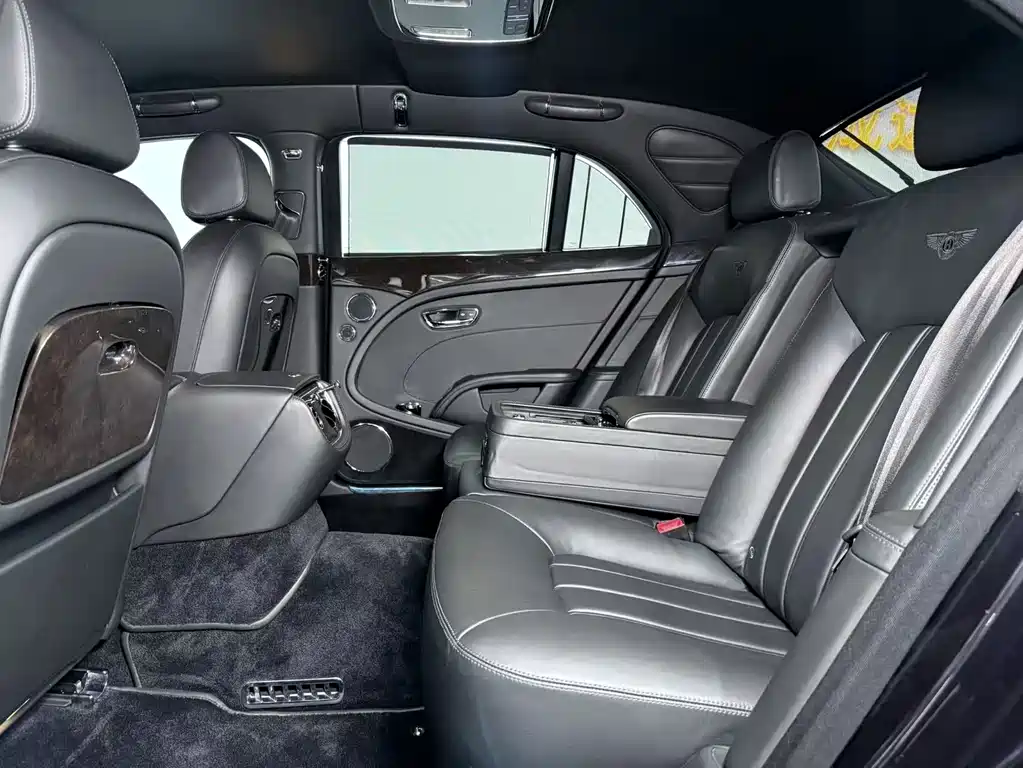 Bentley Mulsanne 2015 — фото 14