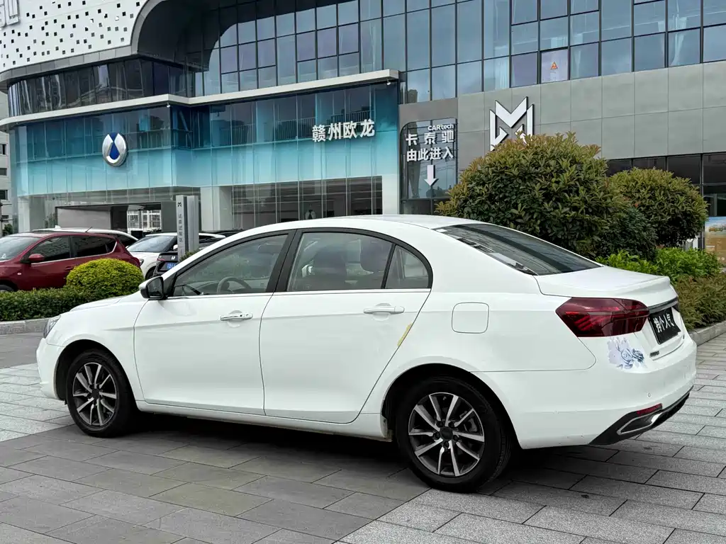 Geely Emgrand 2020 — фото 9
