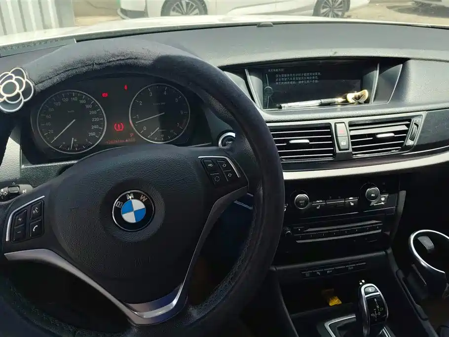 BMW X1 2015 — фото 12