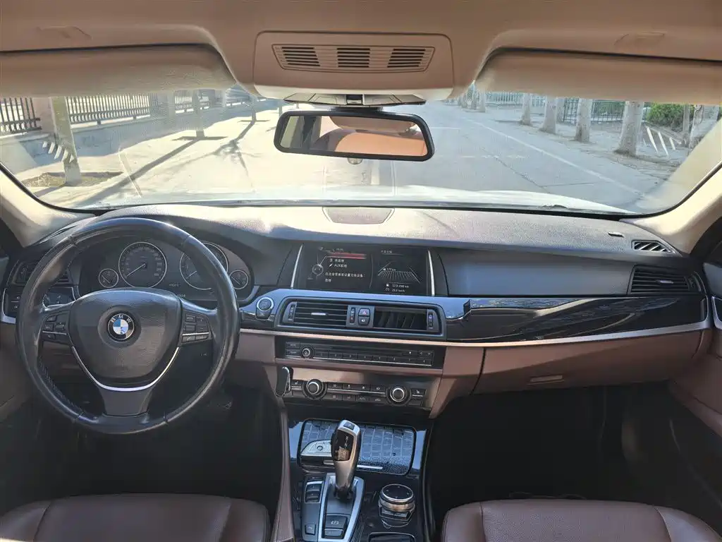 BMW 5 Series 2016 — фото 8