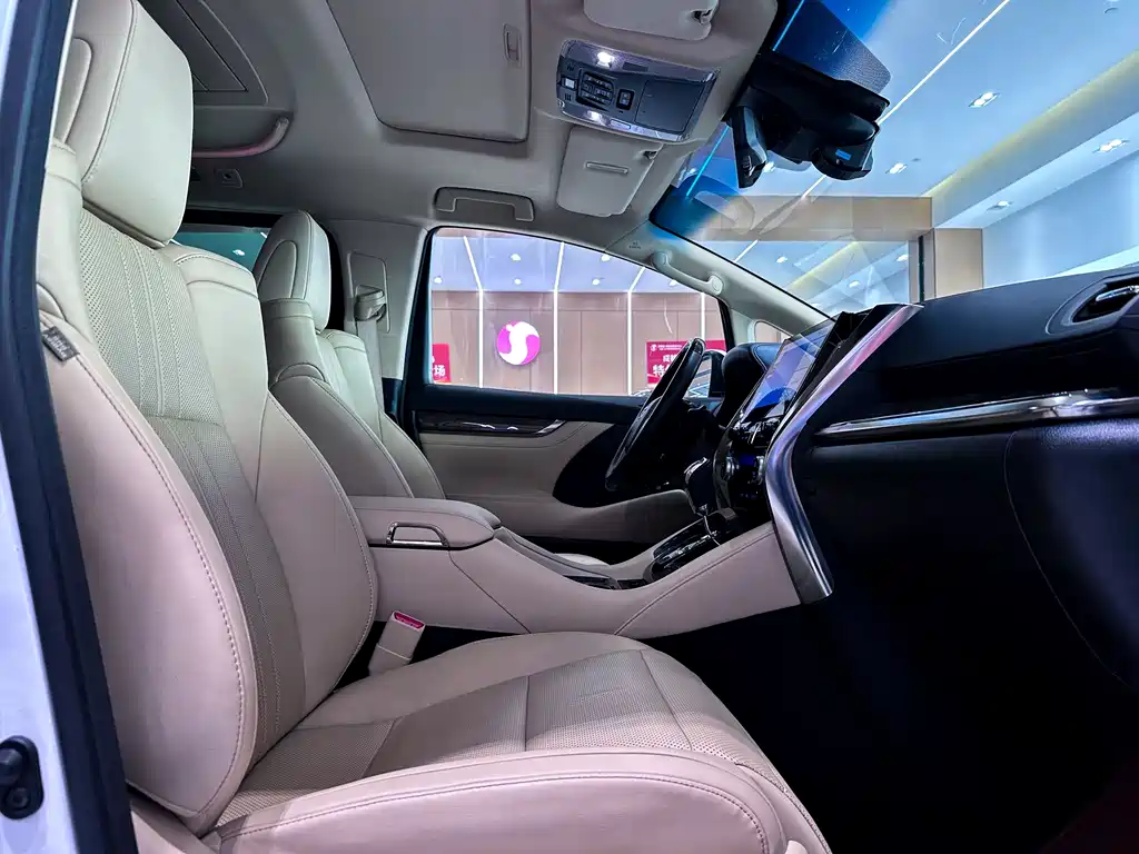 Toyota Vellfire 2022 — фото 13