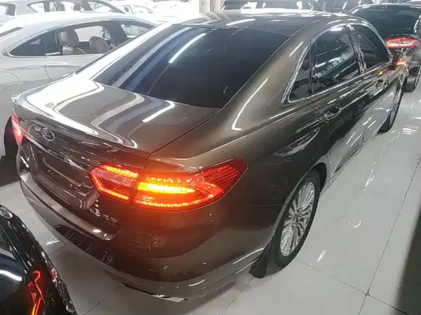 Ford Taurus 2015